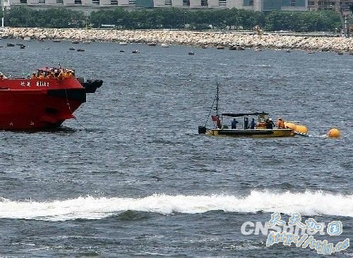 香港一架直升机坠海13人全部获救 原因仍在调查