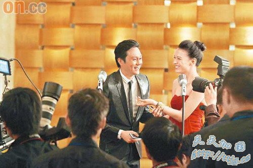 张智霖跟师妹张榕容合拍广告大感新鲜