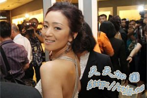 巩俐看秀回应内衣尺寸 无人求证婚变传闻(组图)