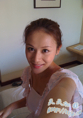 叶一茜晒自拍照疑做削脸手术
网友惊呼巨变(图)