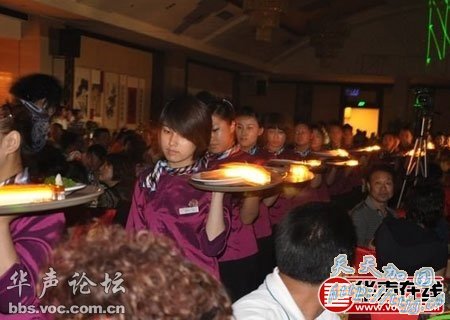 山西一官员为父庆寿 知名歌星性感女郎歌舞助兴(组图)