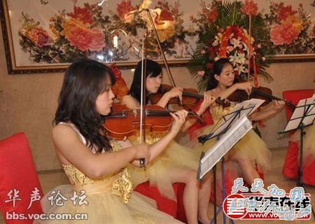 山西一官员为父庆寿 知名歌星性感女郎歌舞助兴(组图)