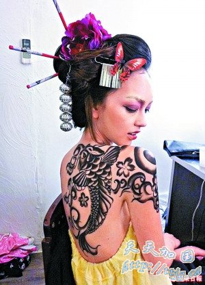 �����չ��Ļ�ڼ���ģ̧ͷͦ�ؿ���(��ͼ)