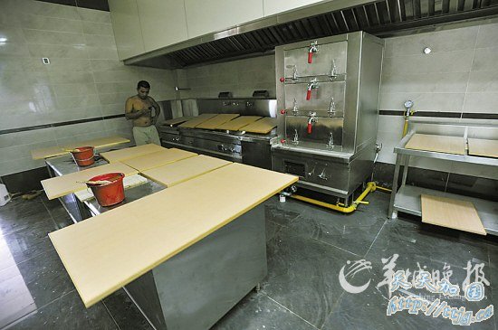 租用村里土地,建起“山上皇宫”(组图)