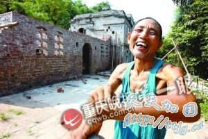 七旬老人亲手修小洋楼给老伴当生日礼物(图)