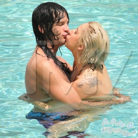 Lady gagaӾ���ⲫǰ���� ��ʪ����Ϸ���߹�