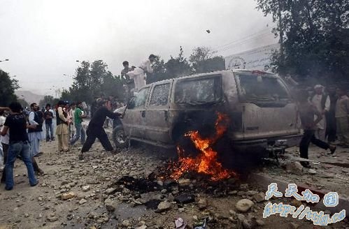 载外国人汽车撞死阿富汗平民引发冲突(组图)