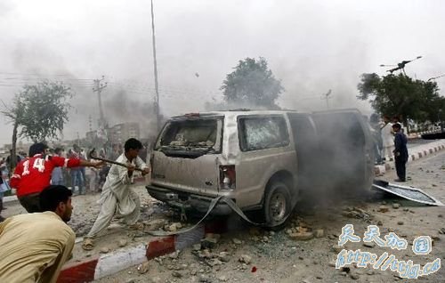 载外国人汽车撞死阿富汗平民引发冲突(组图)