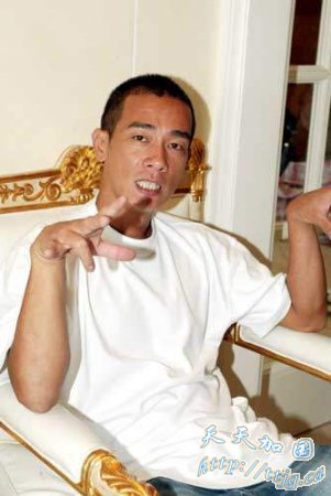 陈小春 陈小春狂轰吴姓女前辈吴君如回敬:无聊