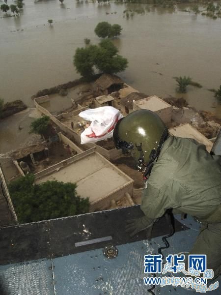 巴基斯坦灾区暴发疫情 数万人感染至少39人死亡