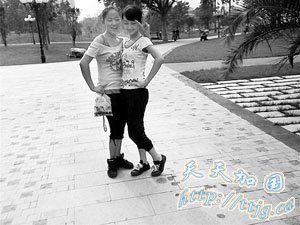 “谋女郎”周冬雨曝旧照 学校曾挂横幅为其庆祝