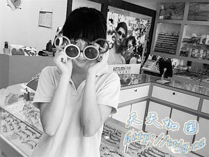 “谋女郎”周冬雨曝旧照 学校曾挂横幅为其庆祝