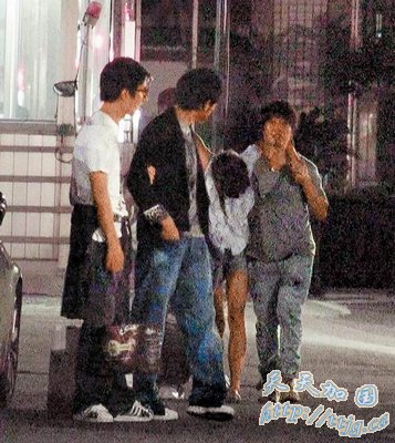 周杰伦夜店玩乐开荤 救醉妹房祖名作梗突龟缩