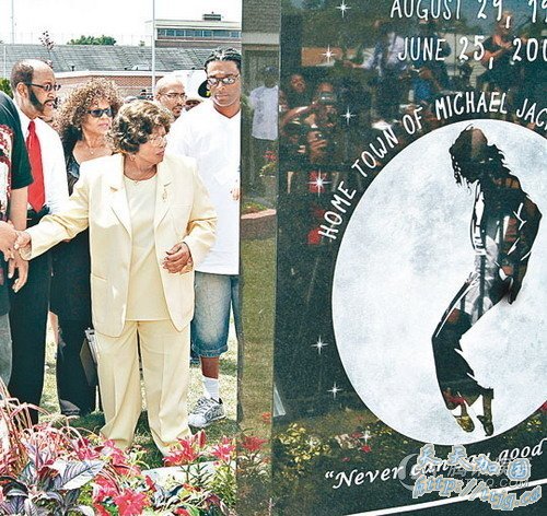 �ܿ�ѷĸ����������� ��ǰ�ݳ������챻�а���