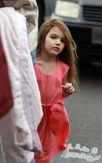 ��ͼ������ЯŮ��������ͷ���𳤷���ȹ�ܶ���