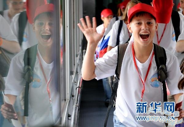     ͼƬ731գ˹СѧӪųԱִﱱ׶ʻգӦϯ룬˹СѧӪһн500˵ִﱱչйΪ10Ӫ »  