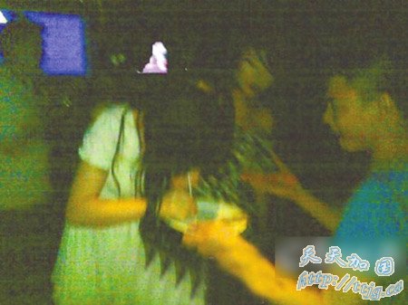 ��ɯҹ�ܻ�С���ڰ�������ʳ��Ʒ