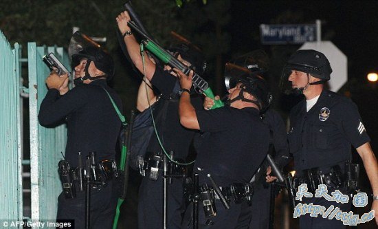 洛杉矶警员枪杀危地马拉醉酒劳工引发骚乱(组图)