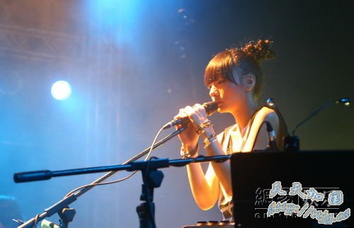 春晓携自己的第一张音乐专辑举行了首发演唱会。