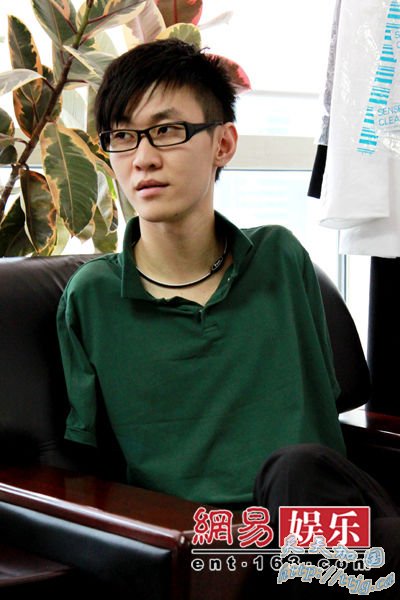 刘伟将在复赛用脚弹奏原创歌曲。