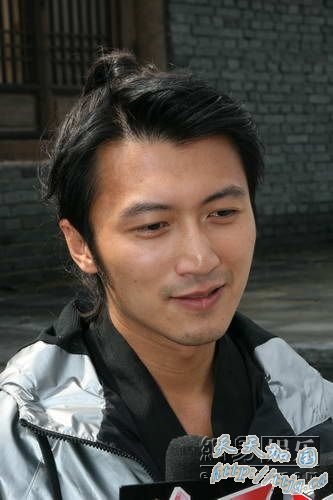 谢霆锋称没有全家代言游戏。