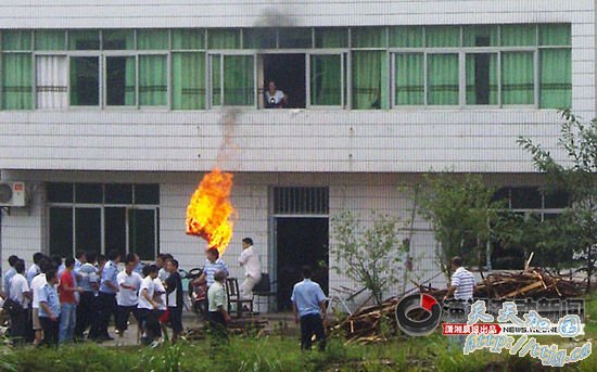 江西宜黄称3名拆迁户烧成重伤源于风力作用(图)