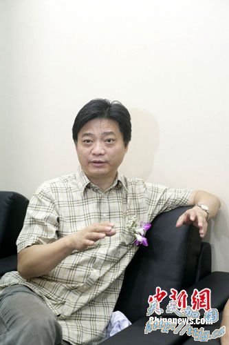 崔永元接受媒体采访。