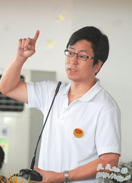 白岩松助阵大学性教育课开班:用爱防艾滋(图)