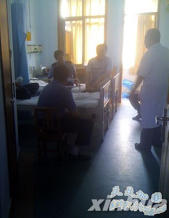 һ�ÿ����г���ͻȻ�����ֵ�����8��(��ͼ)