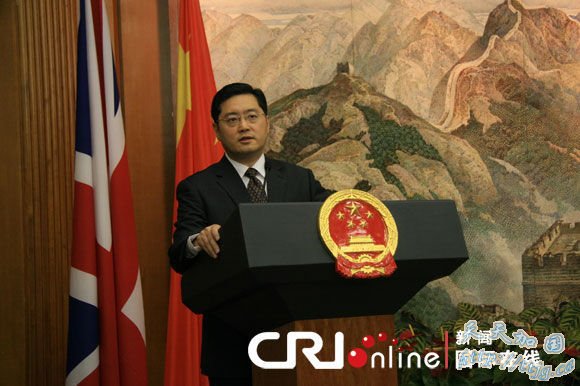 外交部原新闻发言人秦刚正式履新中国驻英公使