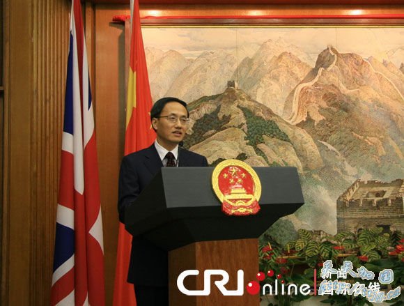 外交部原新闻发言人秦刚正式履新中国驻英公使