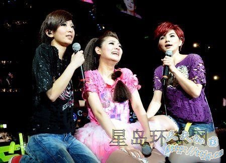 Selina被曝12日秘密订婚 预计明年愚人节大婚