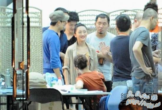 周迅撑彭浩翔内地创业 合作新片化身指甲钳人魔