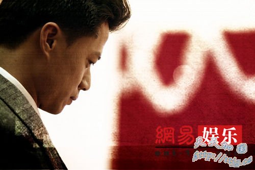 段奕宏在《上海,上海》中饰演传奇儒商。