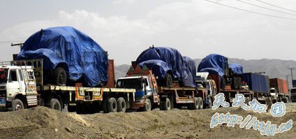 受阻的美军后勤车队