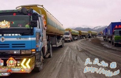 受阻的美军后勤车队