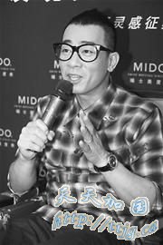 陈小春亮相成都参加商业活动。