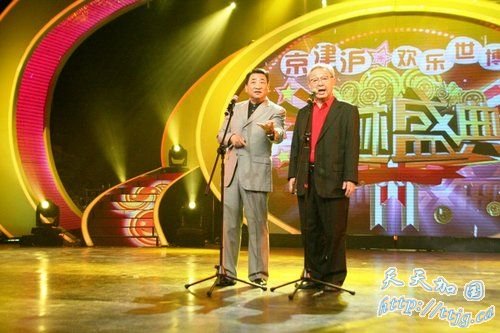 姜昆唐杰忠表演相声。