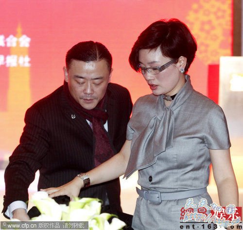 �������븻��Ů�Ѻ��ࡣ(����ͼ)