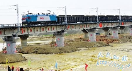 宝成线石亭江大桥昨恢复双向通车(图)