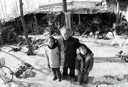 山西一农民收养弃婴被罚款两千(图)