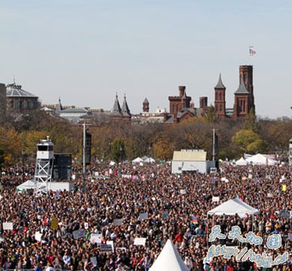 美华盛顿举行10万人集会 对垒反奥市民运动(图)