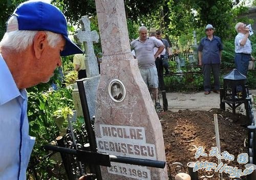 罗马尼亚前总统齐奥塞斯库夫妇确葬在根恰公墓