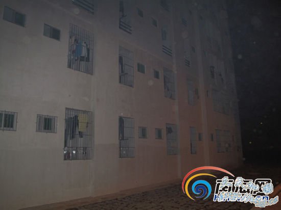 海南师范大学一女生从男生宿舍楼坠下(图)
