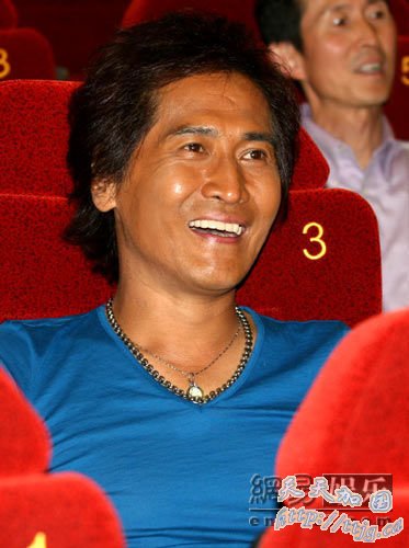 齐秦打高尔夫强身:挥杆之间感悟颇多