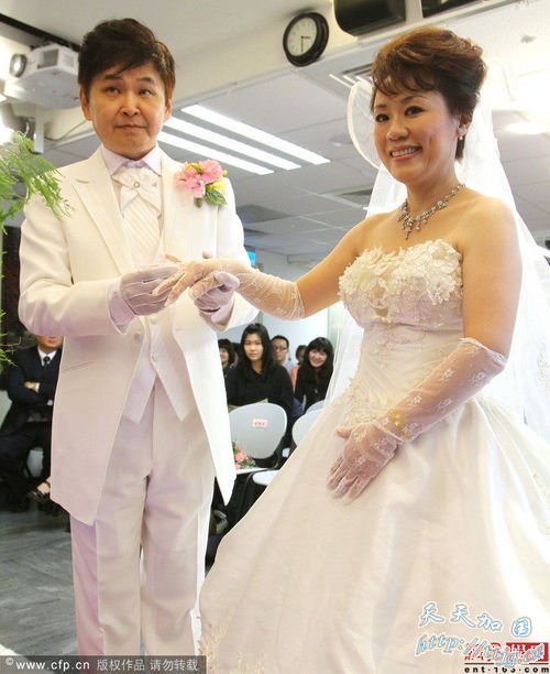 “嫖妓门”台湾艺人贺一航大婚(图)