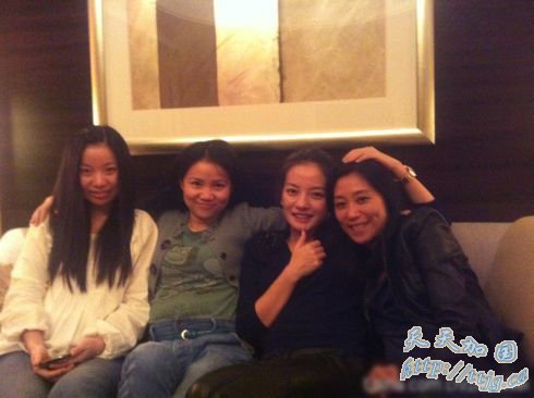 ��ޱ��ҹ�����Ѿۻ����� Ц����ӵ��Ӱ��ͬ����