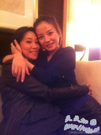 ��ޱ��ҹ�����Ѿۻ����� Ц����ӵ��Ӱ��ͬ����