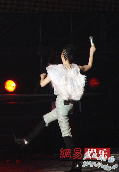 �����ں�볡�ݳ��ֱ�������