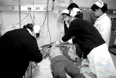 新疆阿克苏发生校园踩踏事故(组图)